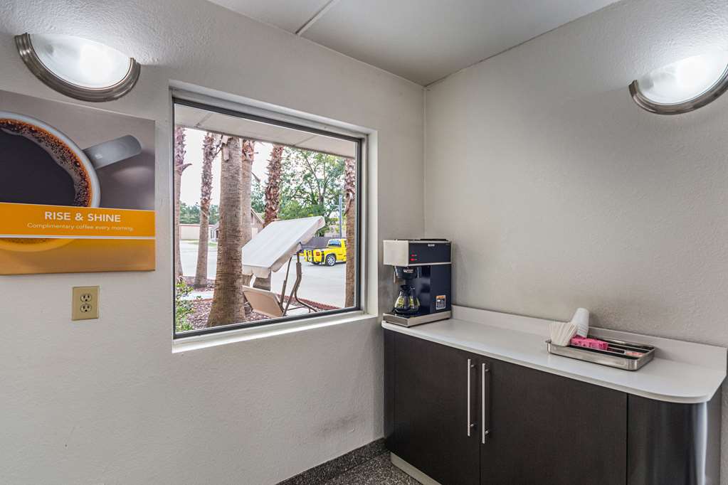 Motel 6 Cleveland TX - photo 23