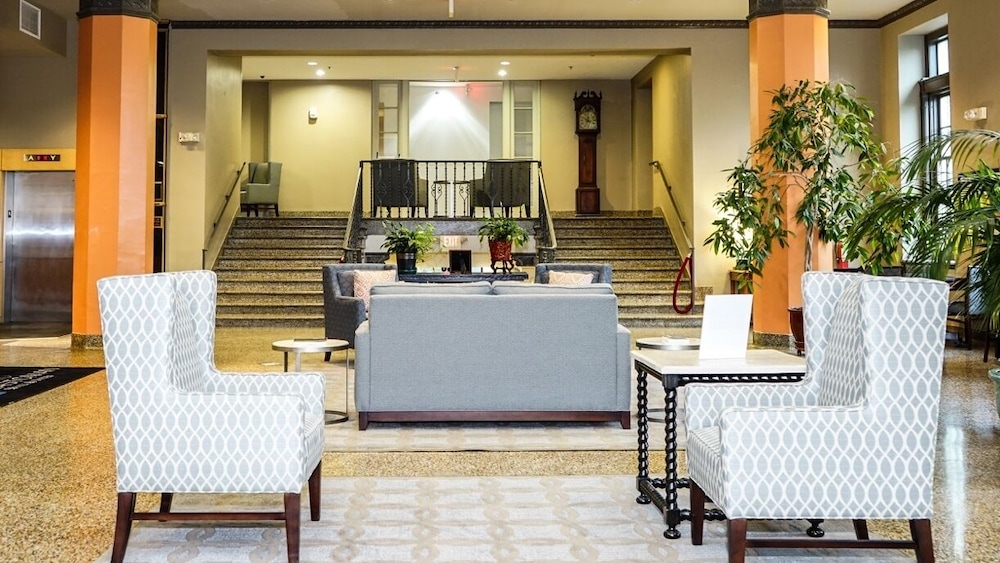 Grand Eastonian Hotel & Suites - photo 4