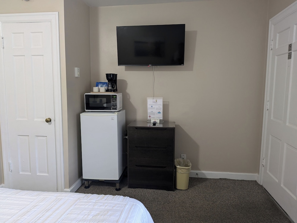 Early American Motel - photo 16