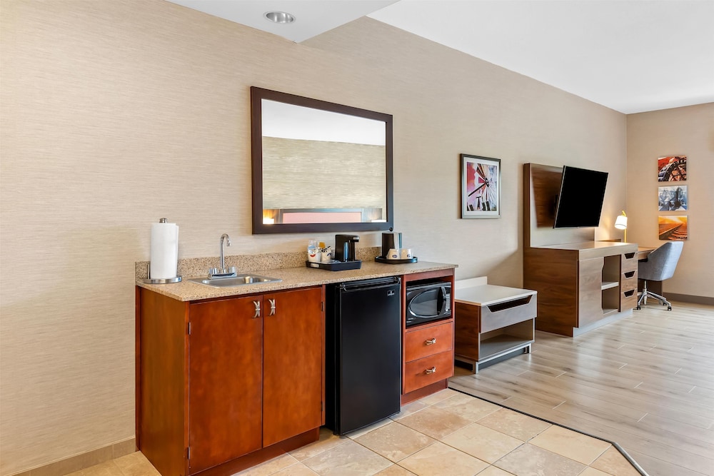 Hampton Inn & Suites Grove City - photo 29