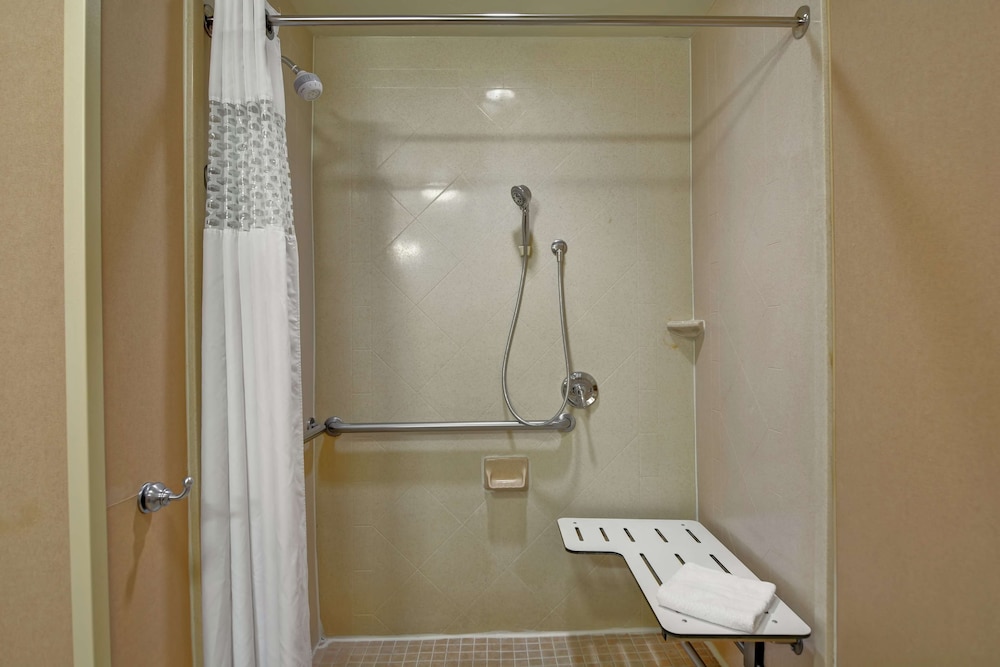Hampton Inn & Suites Fredericksburg at Celebrate Virginia - photo 52