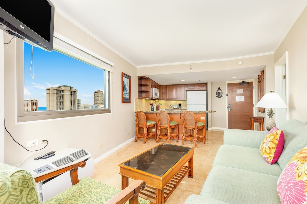 Luana Waikiki Hotel & Suites - photo 53