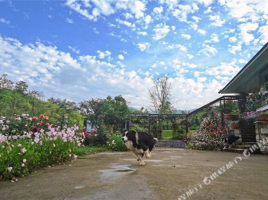 Banhua Shansu Hotel in Huzhou, People's Republic of China