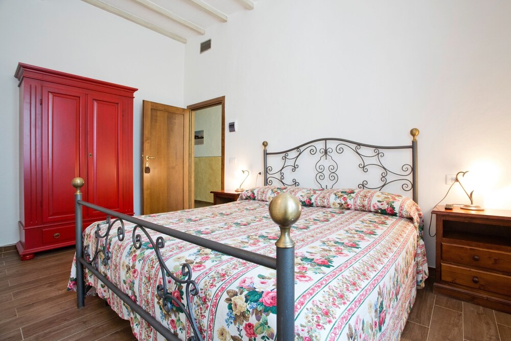 Agriturismo San Galgano — 4-Star Luxury Hotel in Chiusdino, Italy