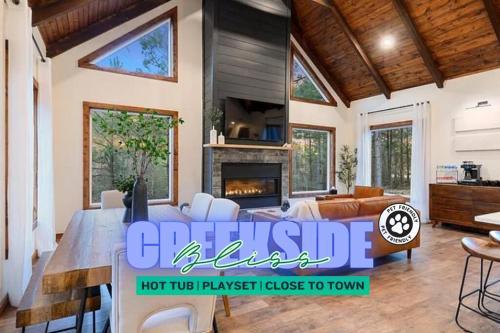 Stayhocha Creek Cabin Playlet Bubbling Hot tub — 4-Star Luxury Hotel in Broken Bow, United States