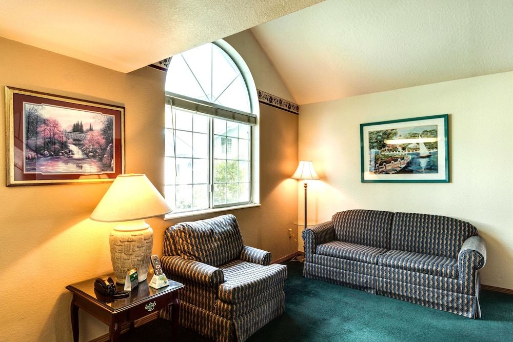 Turning Leaf Townhome Suites Spokane - photo 14