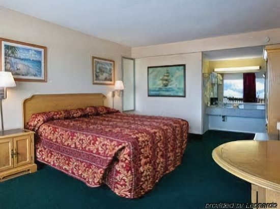Bayview Inn and Suites - photo 11