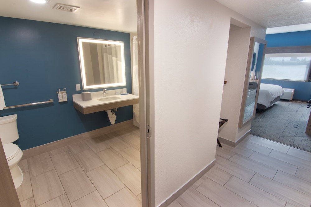 Holiday Inn Express & Suites Ft. Lauderdale Airport West by IHG - photo 22