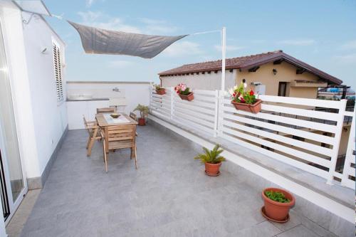 Appartamento con terrazza — 4-Star Luxury Hotel in Isola Delle Femmine, Italy