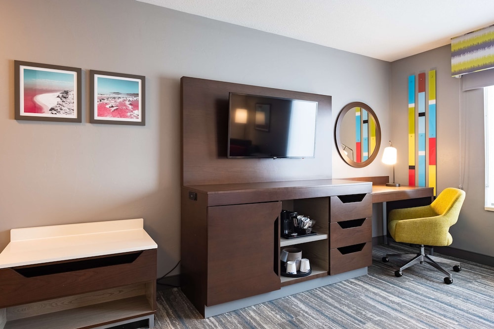Hampton Inn & Suites Salt Lake City Airport - photo 23