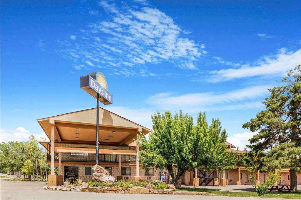 Days Inn by Wyndham Cortez - photo 3