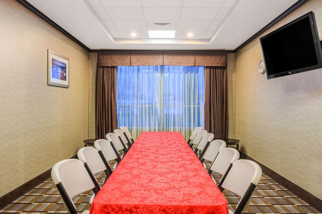 La Quinta Inn & Suites by Wyndham Glendive - photo 37