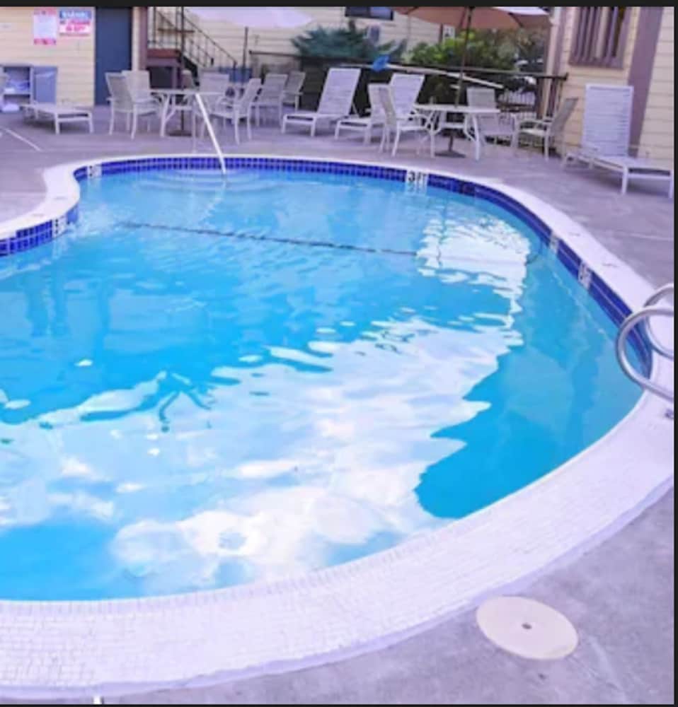 Sunnyside Inn & Suites - photo 89