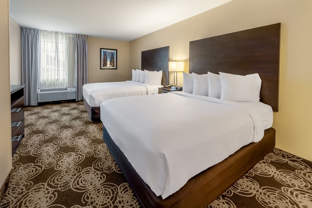 Landmark Suites - photo 3