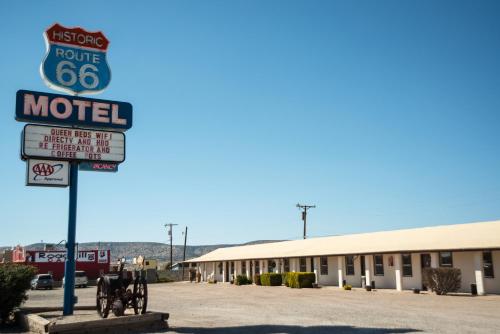 Historic Route 66 Motel - photo 2