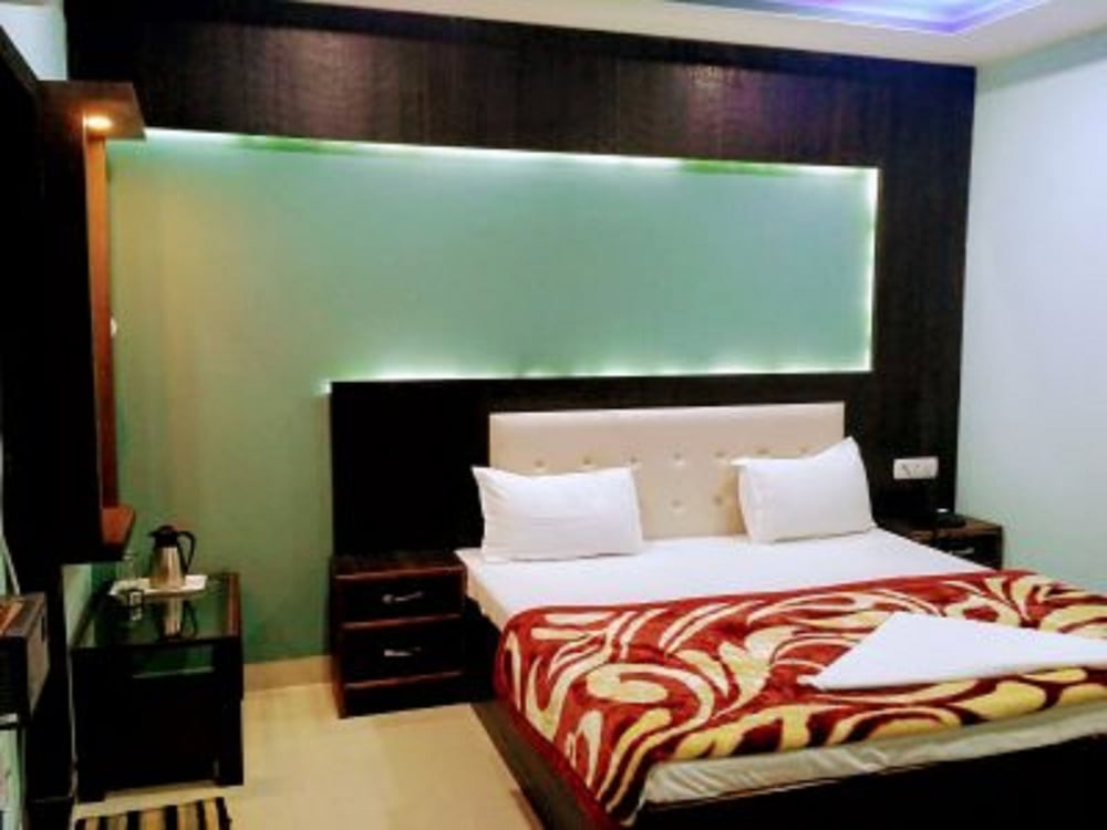 Hotel Utsav Residency - last minute hotel in Varanasi