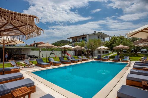 Olia seaside residence 120m from the beach — 4-Star Luxury Hotel in Pefkochori, Greece