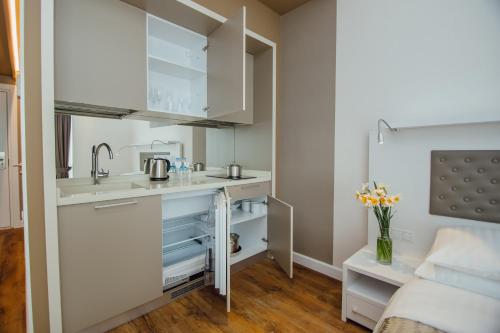 Viva beach Apartments in Alliance palace