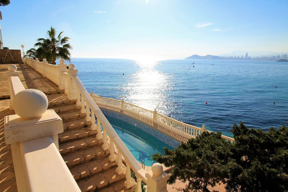 Apartamento Las Algas 5 2 — 4-Star Luxury Hotel in Benidorm, Spain