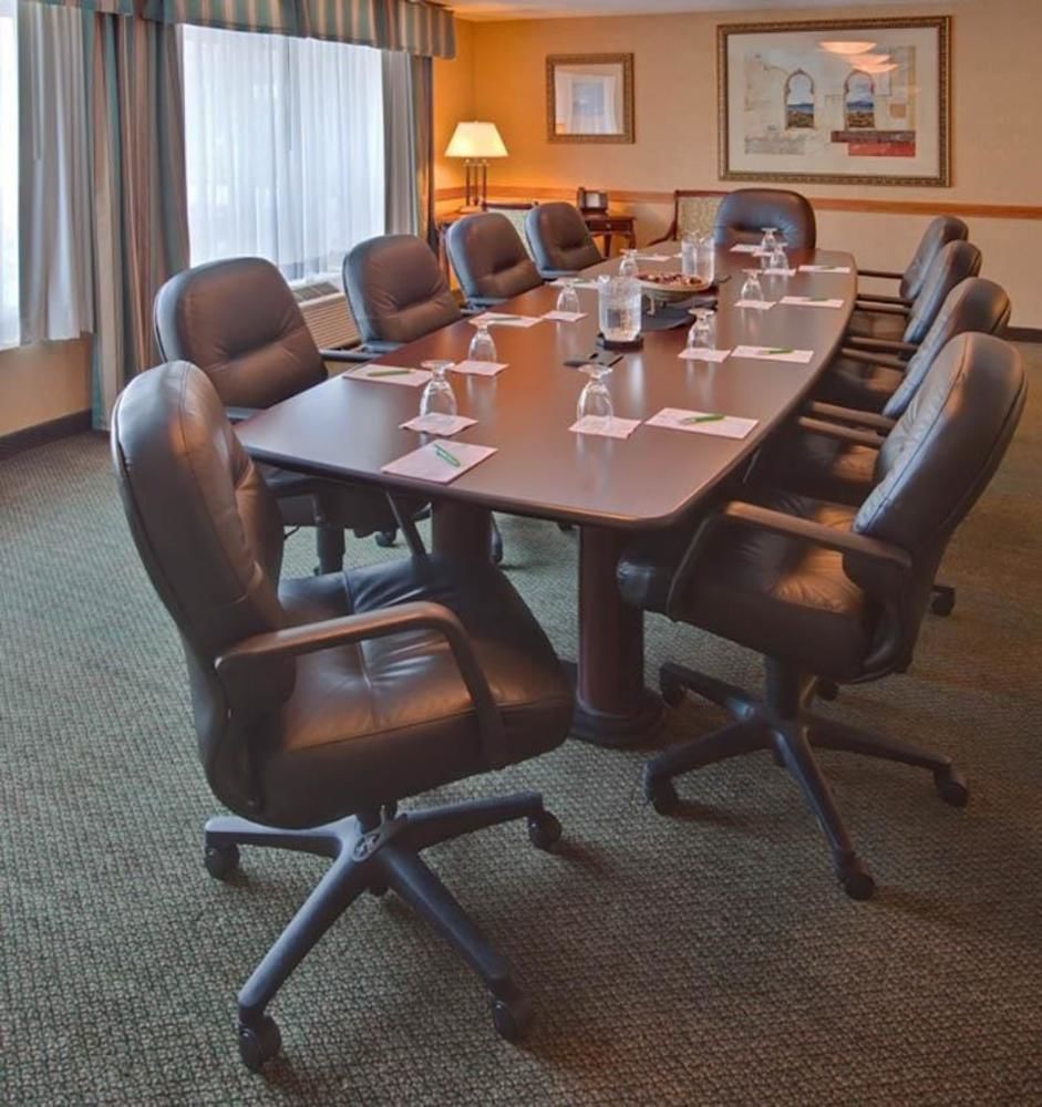 Ramada Plaza Rochester Airport - photo 11