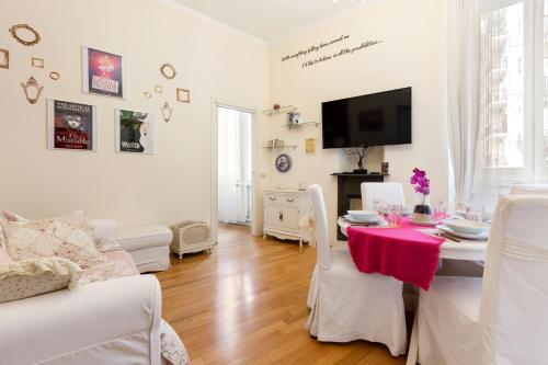 GuestHost Naviglio Pavese Cosy Apartment — 4-Star Luxury Hotel in Milan, Italy