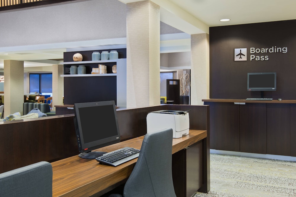 Courtyard by Marriott Springfield Airport - photo 36
