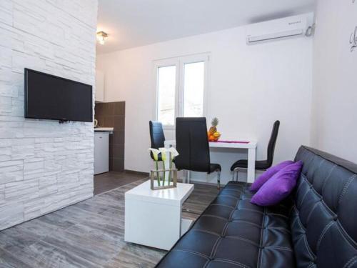 Villa Roza One Bedroom Apartment with Balcony
