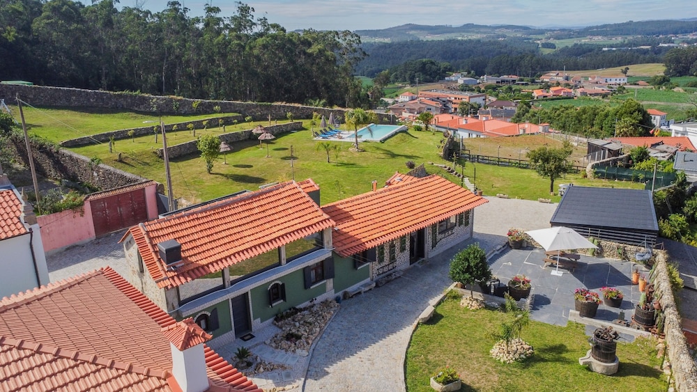 Quintinha Sao Martinho Luxury 2 Suites Villa Eira with Jacuzzi — 4-Star Luxury Hotel in Vila Do Conde, Portugal