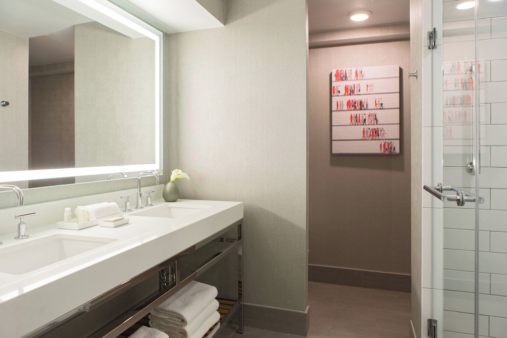 Renaissance Chicago Downtown Hotel - photo 40