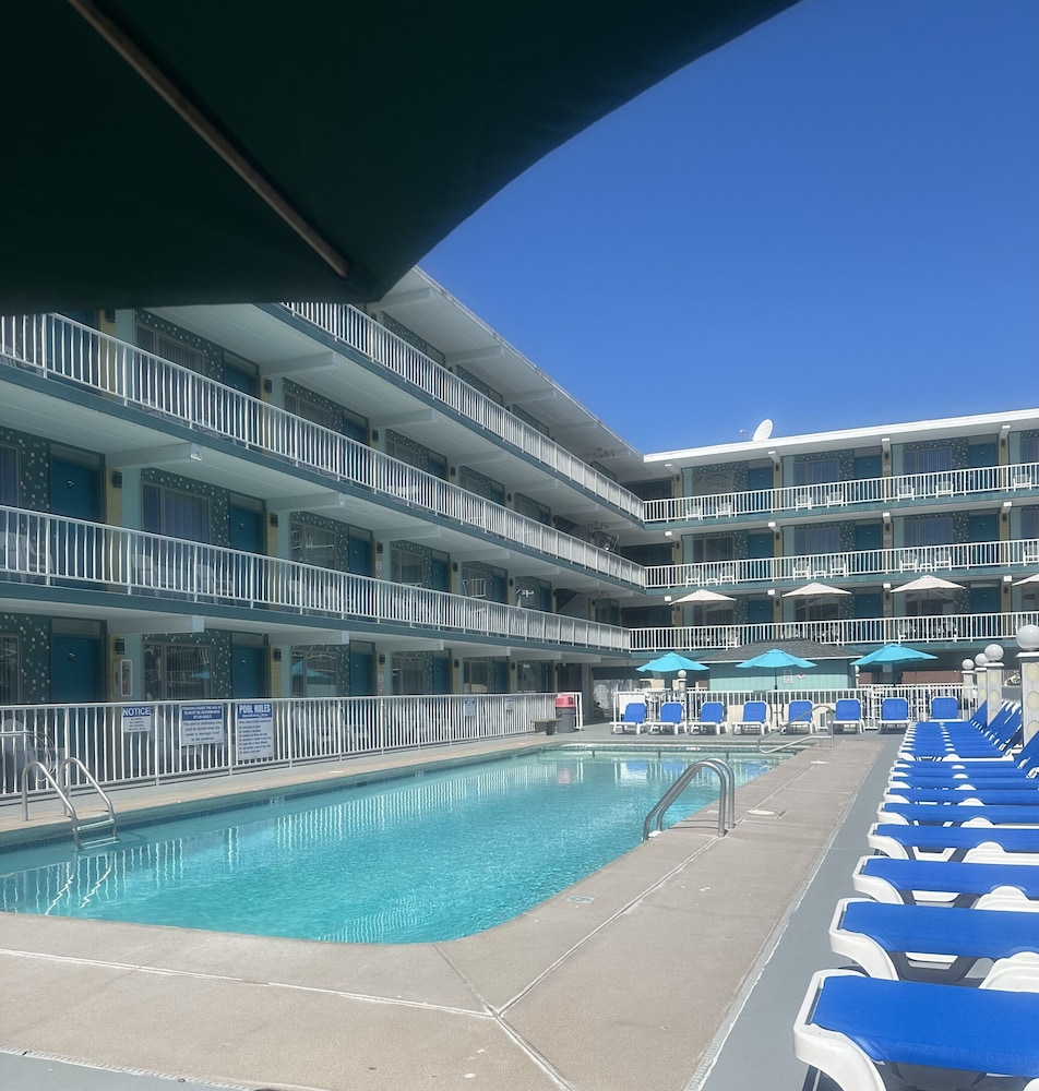 Royal Canadian Motel in Wildwood, United States