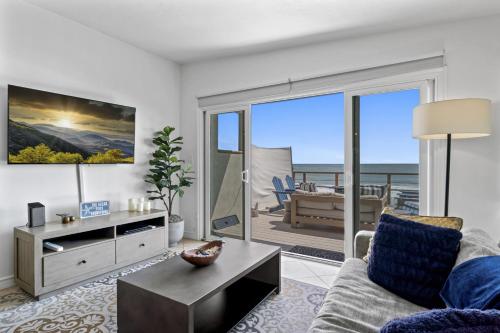 Private beach toes on the Sand Waterworld — hotel in Dana Point