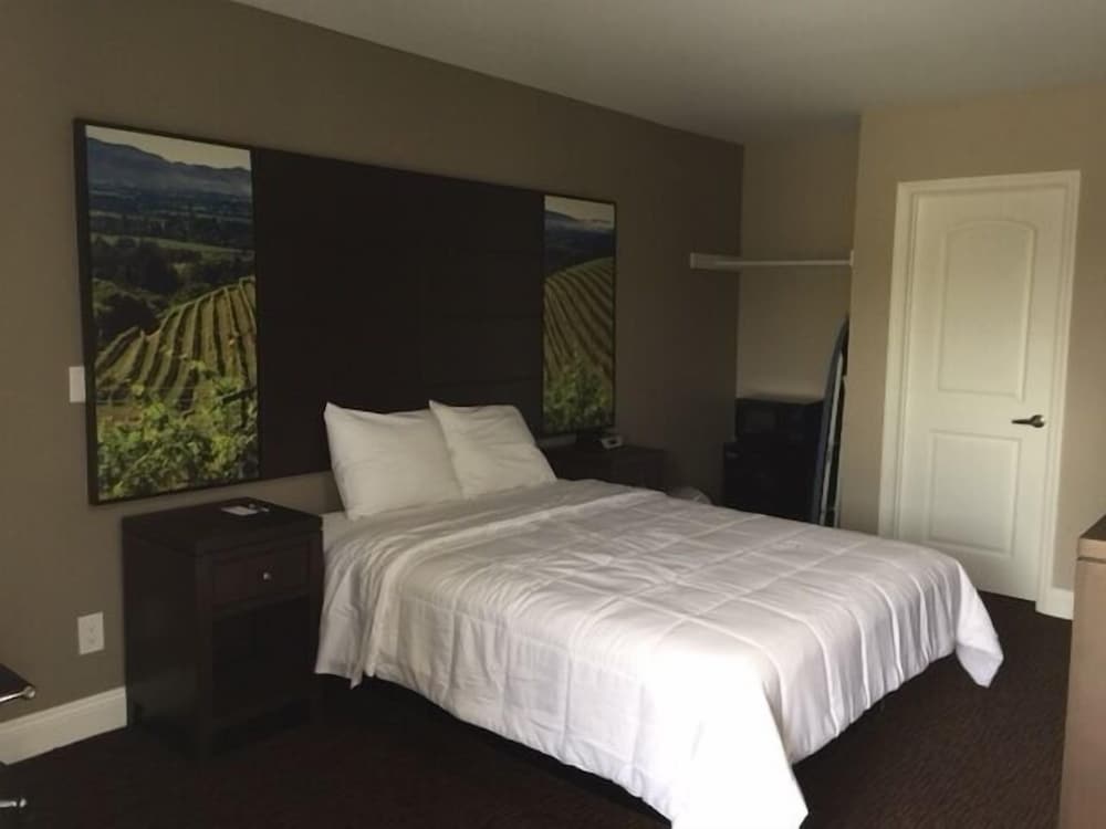 Vallejo Inn - photo 11