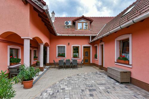 Honfoglalás Vendégház — 4-Star Luxury Hotel in Eger, Hungary