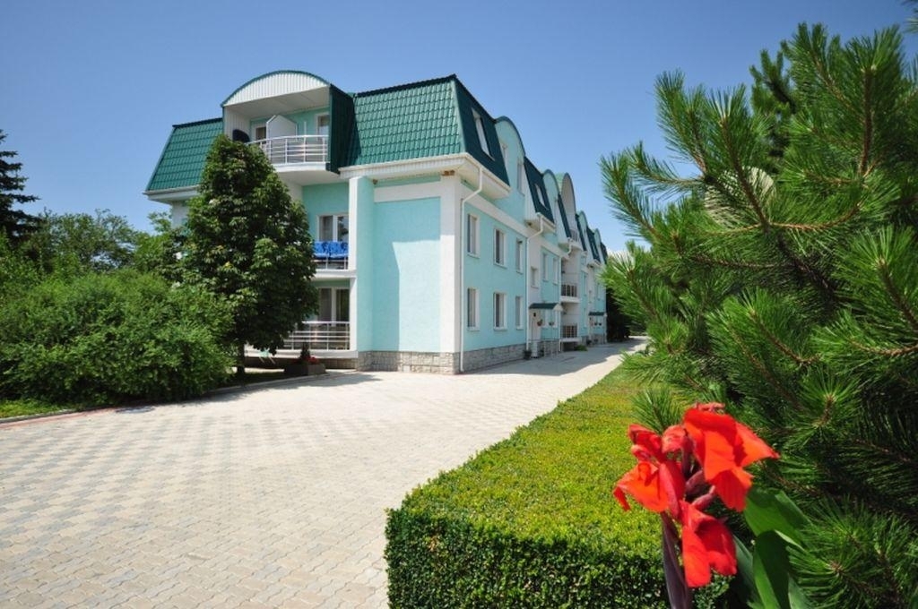 Solnechnyj - carbon neutral hotel in Nikolayevka