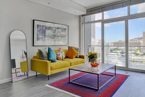 Lola Luxury city centre apartment with City and Mountain views