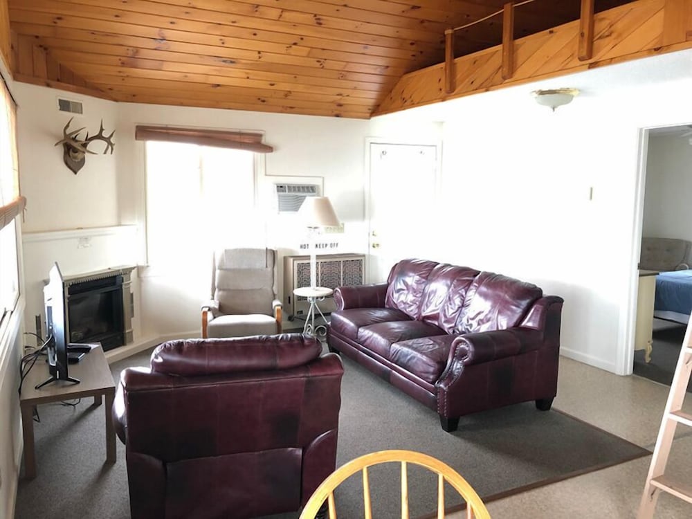 West Winds Motel & Cottages - photo 29