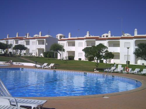 Apt com piscina em Alporchinhos — 4-Star Luxury Hotel in Lagoa, Portugal