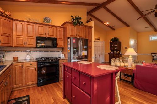 Woodlands Wonder by Oak Island Accommodations - photo 27