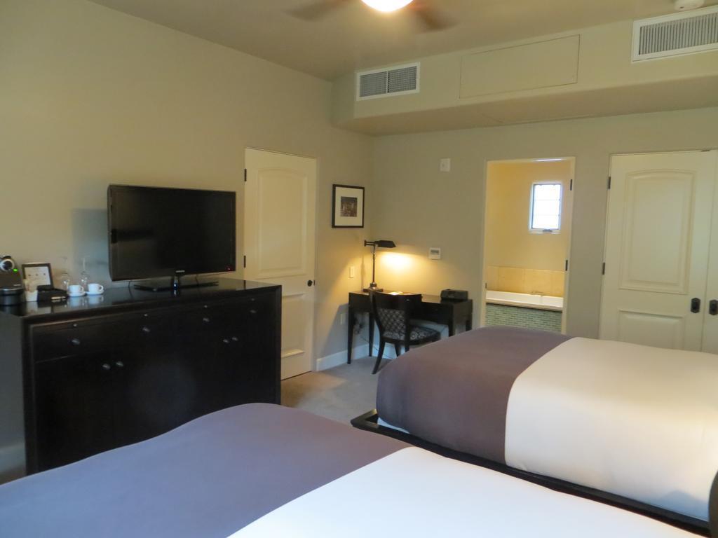 Fallon Hotel - photo 8