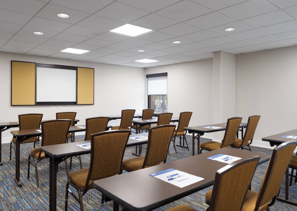 Holiday Inn Express Indianapolis Airport by IHG - photo 60