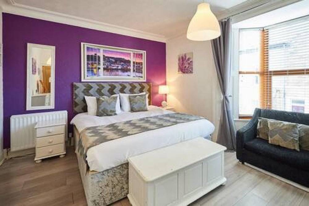 Host & Stay George House