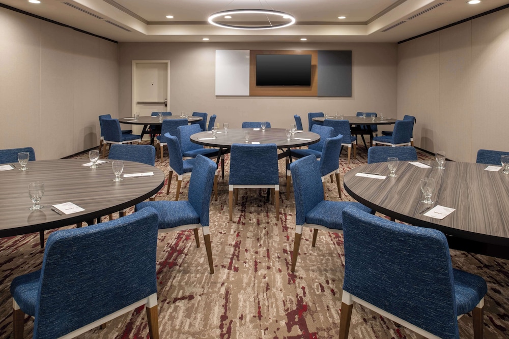 Hilton Garden Inn Fontana - photo 38