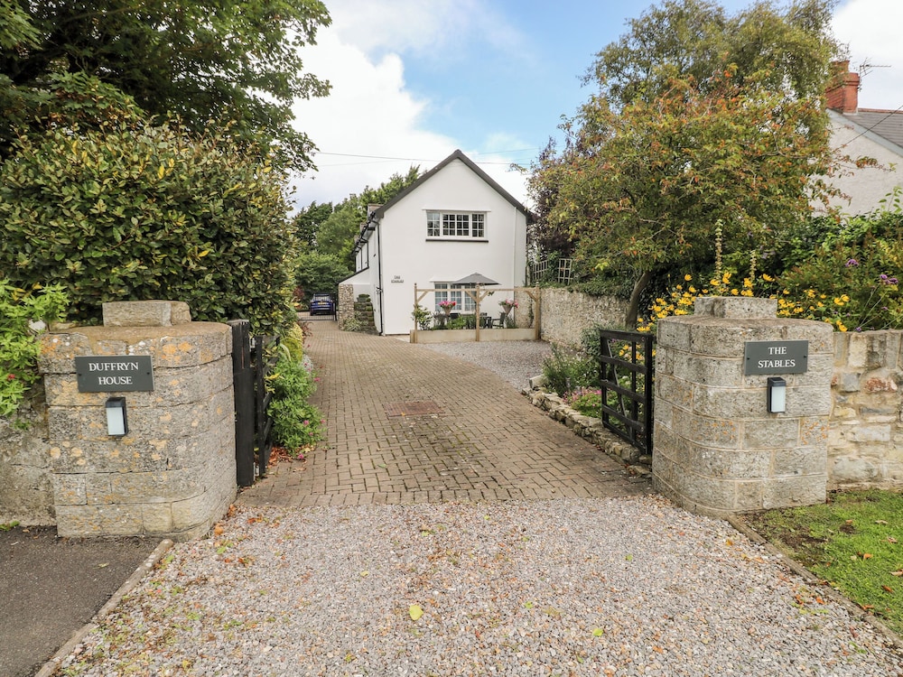 The Stables - carbon neutral hotel in Barry