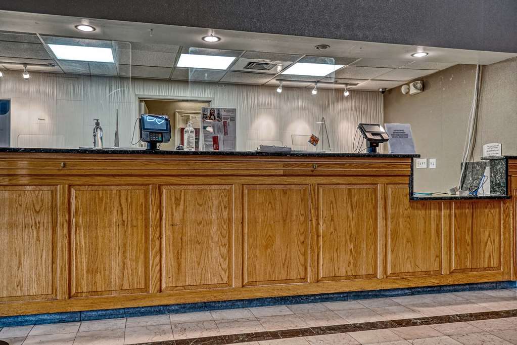 Econo Lodge Raleigh near Walnut Creek Amphitheatre - photo 12