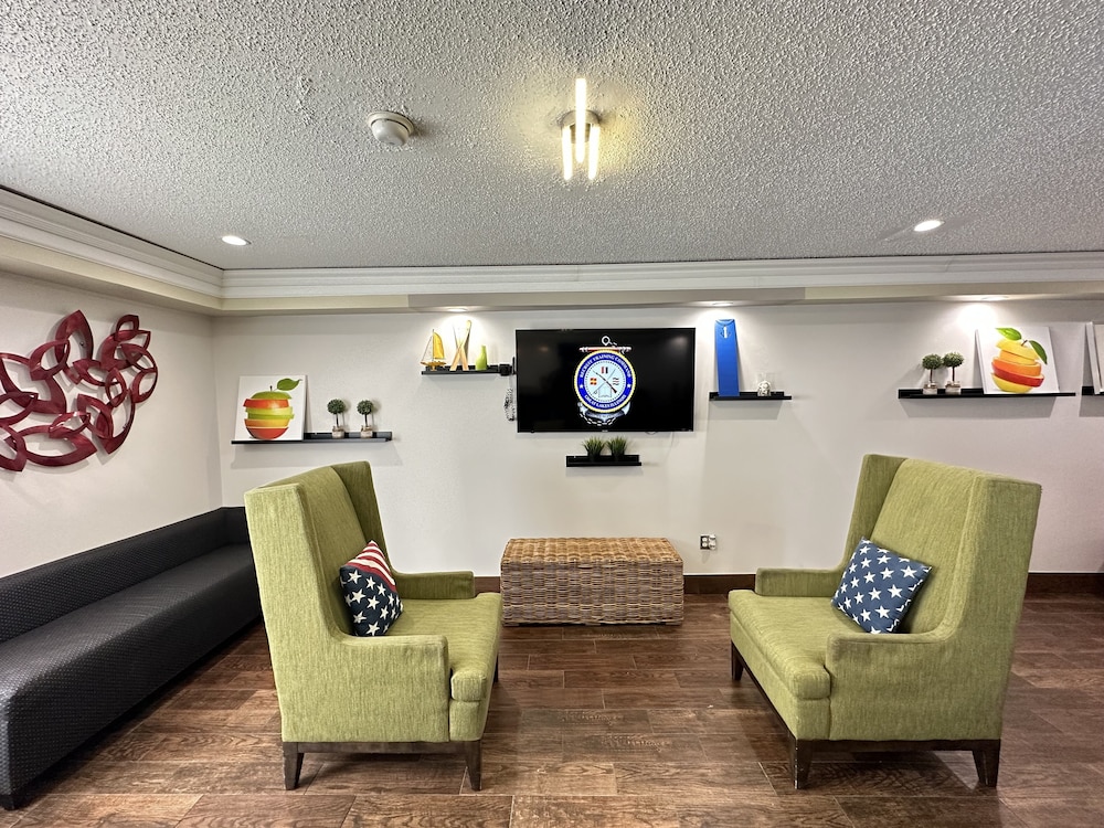 Days Inn by Wyndham Great Lakes Naval Base - photo 18