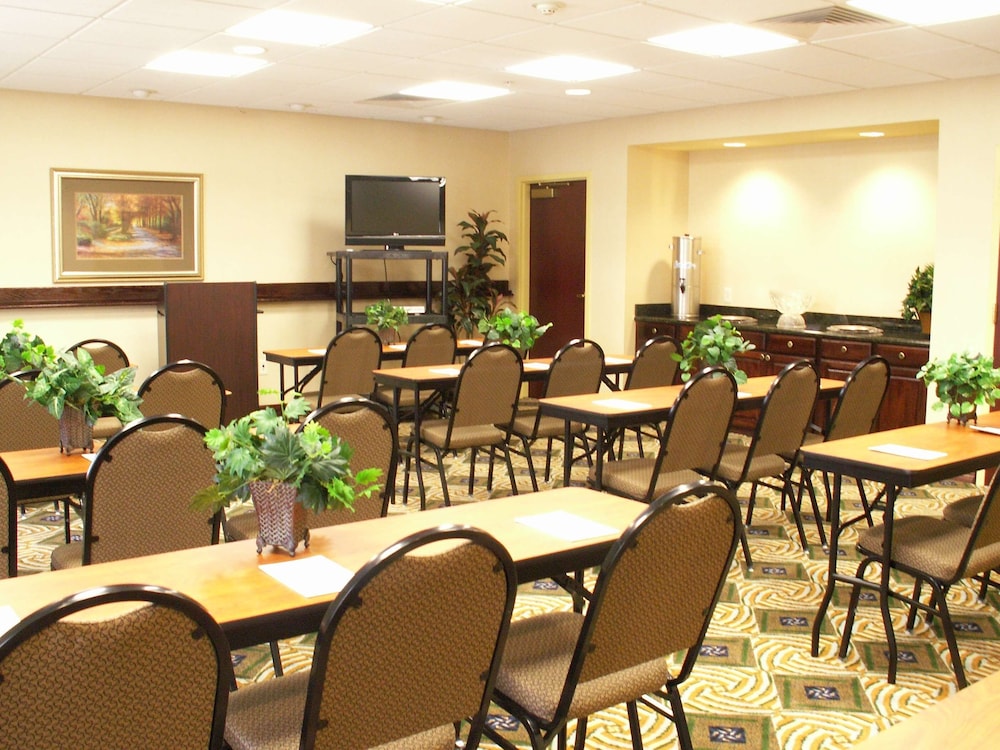 Hampton Inn & Suites Natchez - photo 32