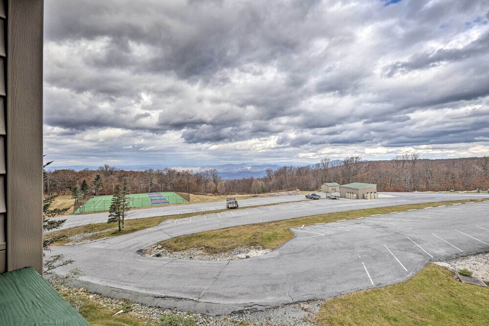 2 Mi to Skiing Resort Style Beech Mountain Condo - photo 28