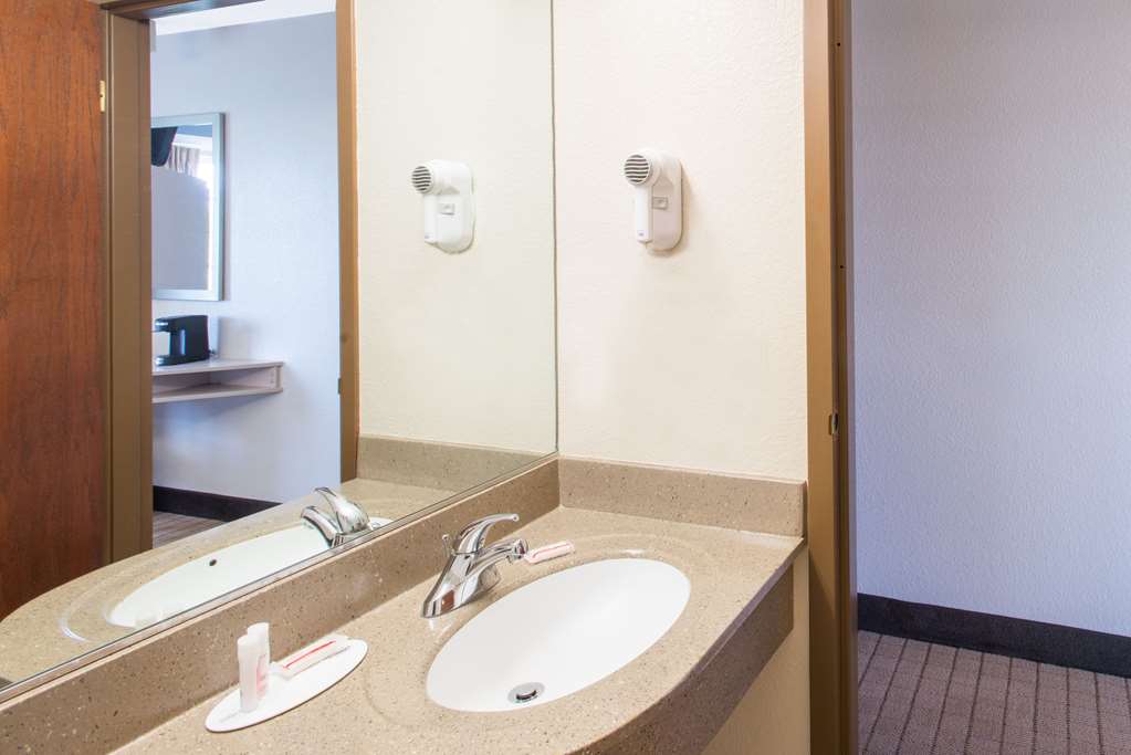 Microtel Inn & Suites by Wyndham Seneca Falls - photo 10