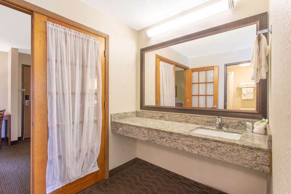 AmericInn by Wyndham Calumet - photo 19