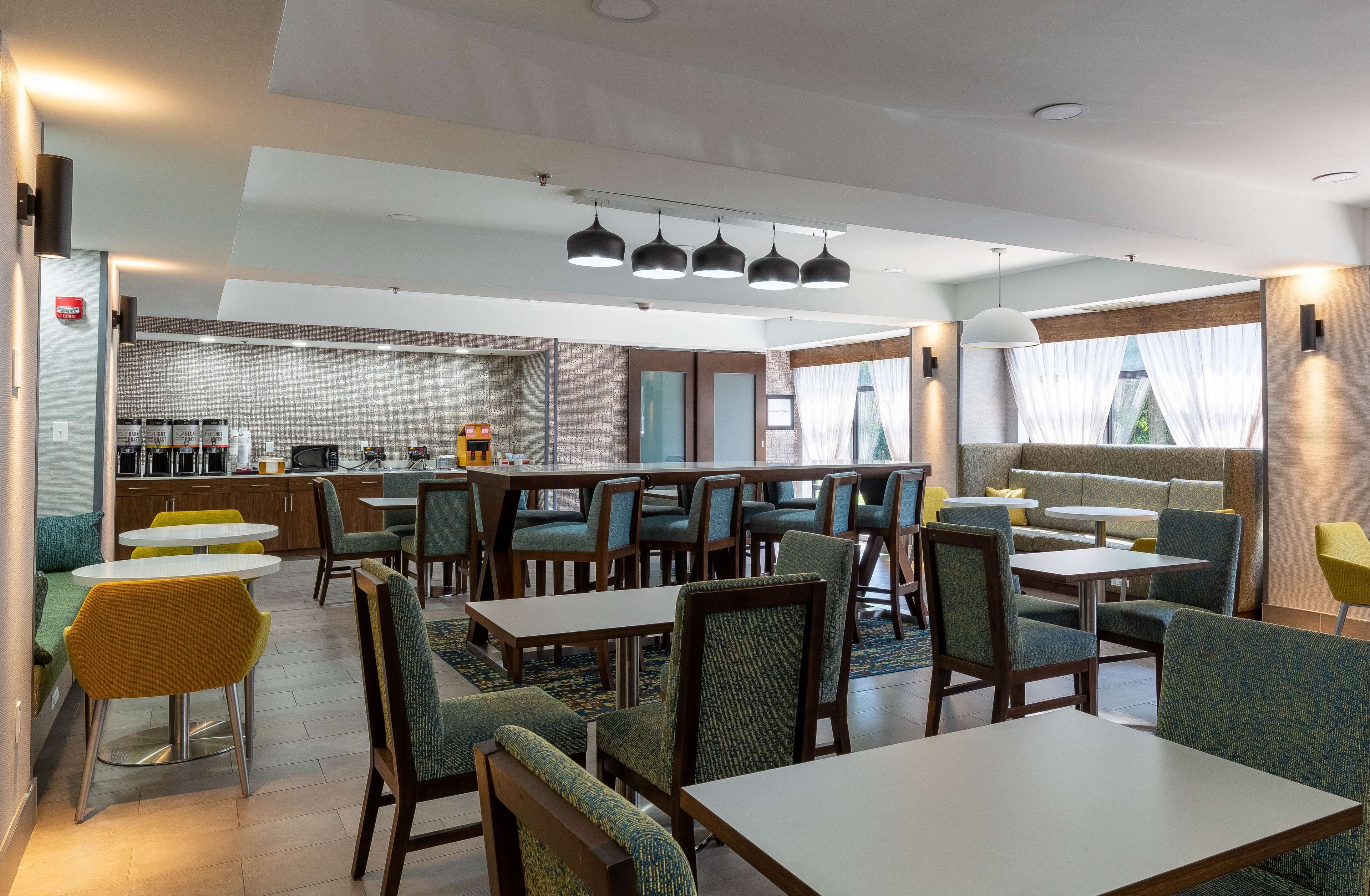 Hampton Inn East Windsor - photo 22